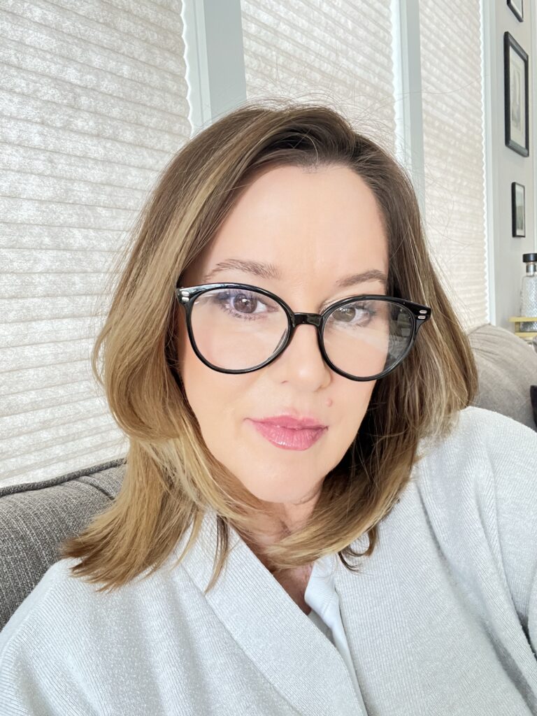 photo of kelly koeppel, editor at airpurifiers.com